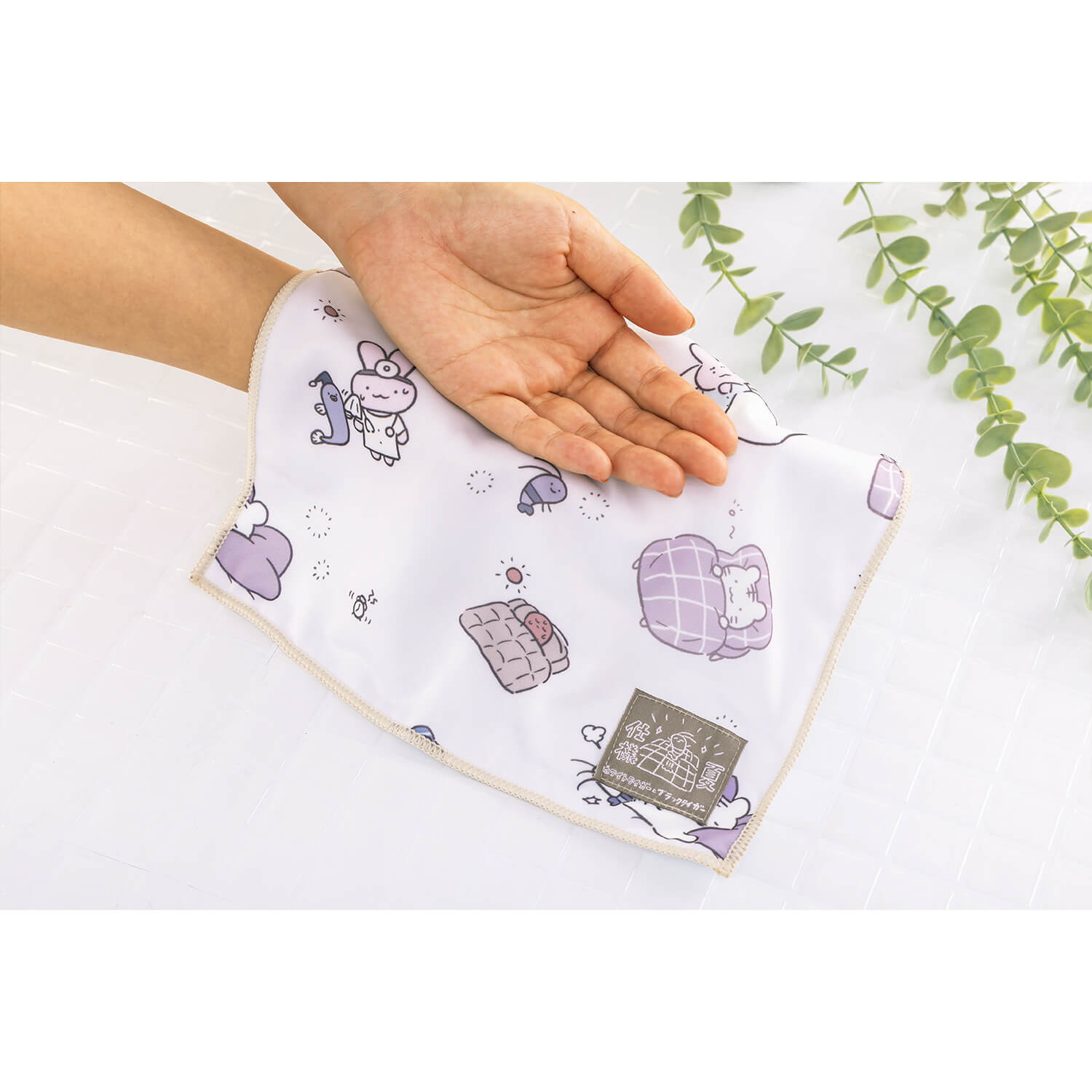 ホワイトタイガーとブラックタイガー ひんやりハンカチ（お布団柄