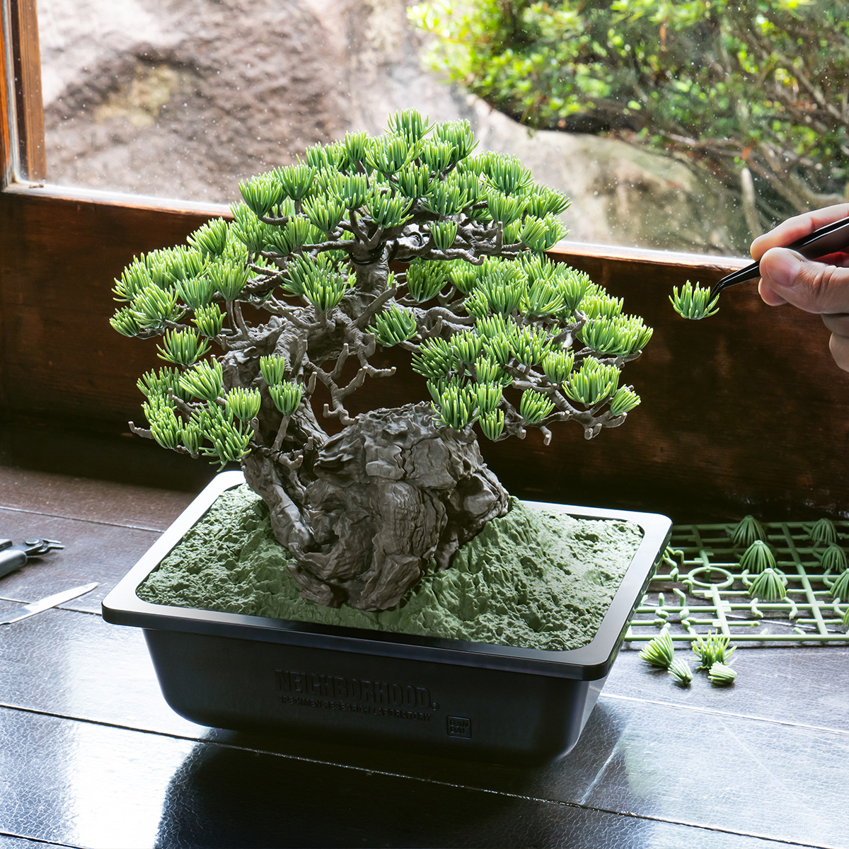 和のセンスが光る！実物の吾妻五葉松の盆栽をモデル化した“BONSAI