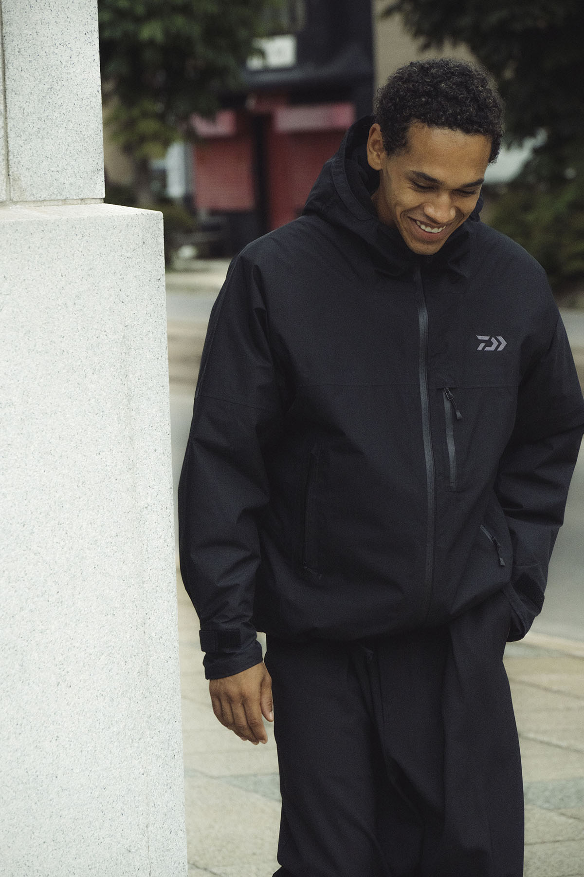 JS レリュームがダイワに別注。都会的な顔をみせる本格ゴアテックス