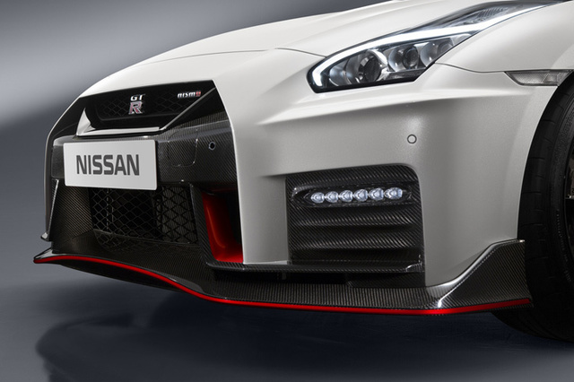 日産GT-R NISMO」が2017年モデルに進化 【ニュース】 - webCG