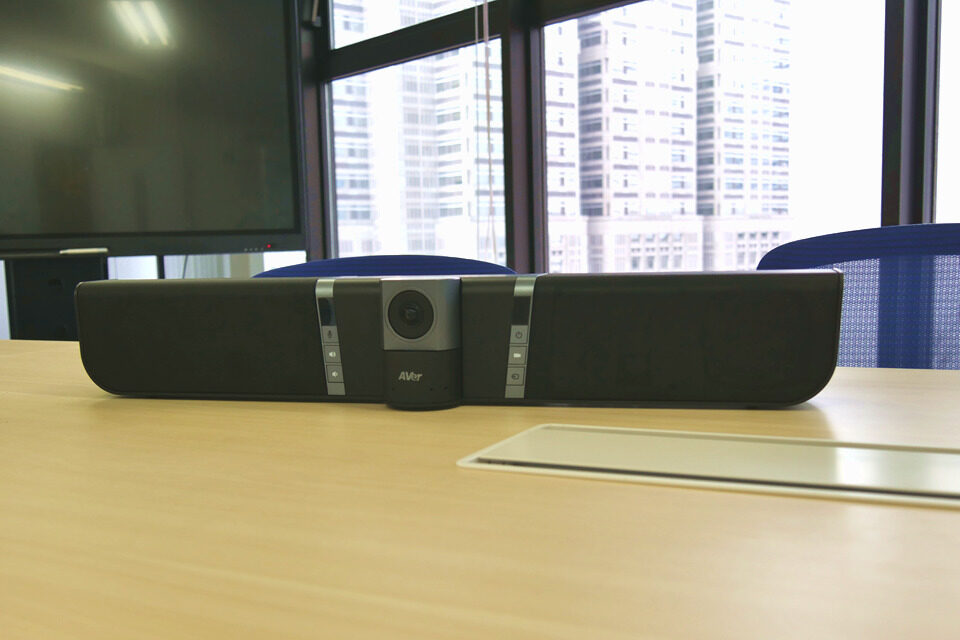 アバーのサウンドバータイプWebカメラ「VB342+」をレビュー | WEB会議