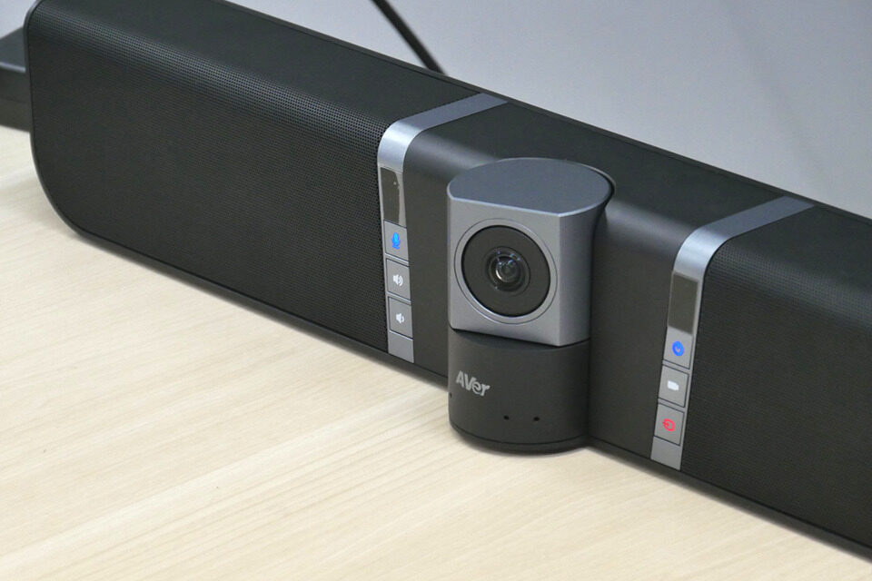 アバーのサウンドバータイプWebカメラ「VB342+」をレビュー | WEB会議