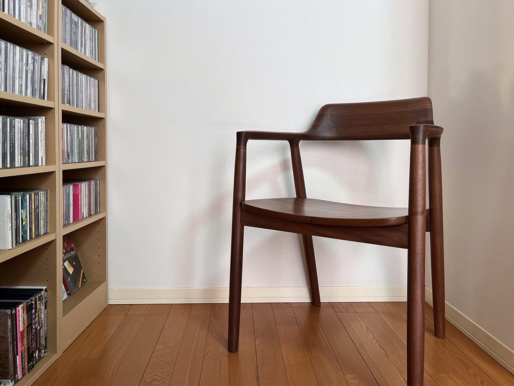 はじめの1脚】 05 HIROSHIMAアームチェアの心地良さのわけ | コラム