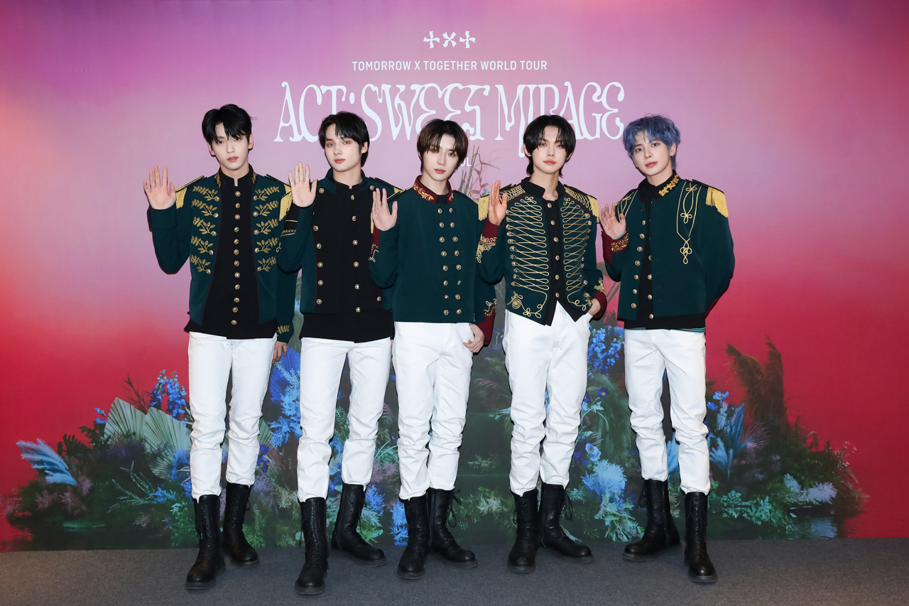 Herald Review] TXT unfolds a sweet mirage of youth with world tour