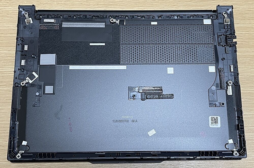 ThinkPad E14 Gen 5のメモリを16GBから32GBに増設、手順と増設前後の