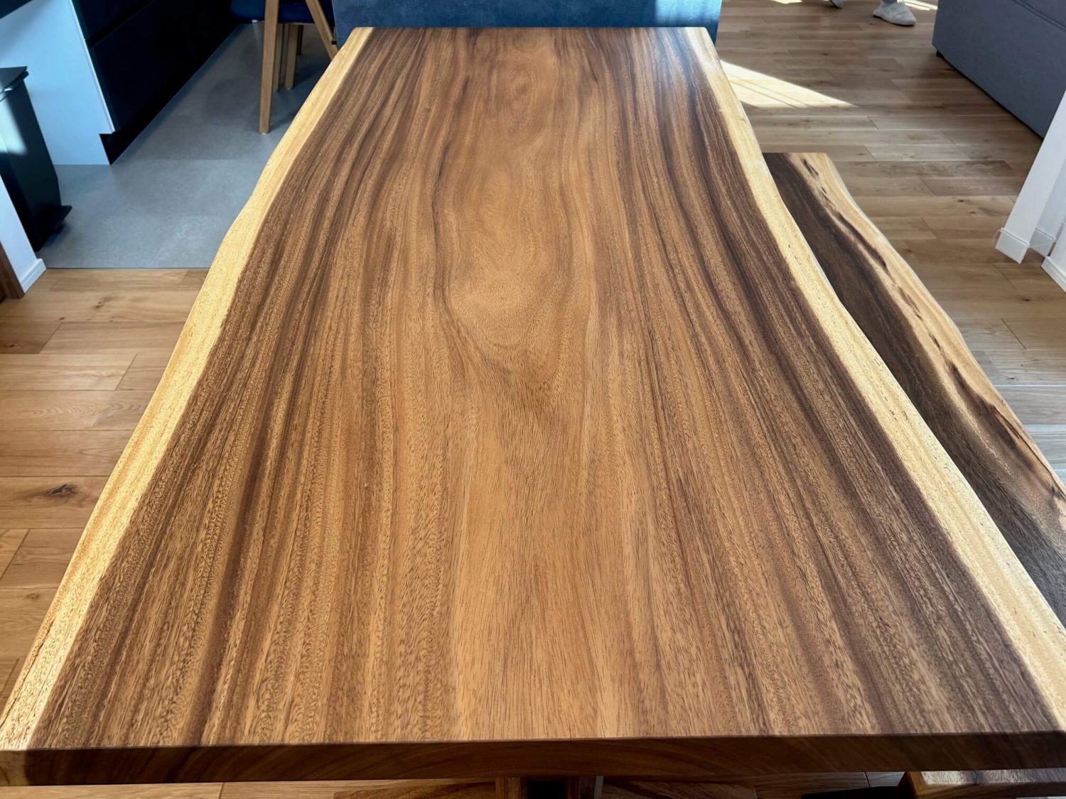 モンキーポッドの一枚板ダイニングテーブルをお届けしました！（高知県