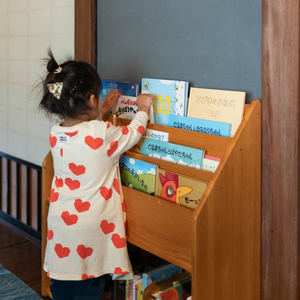 1歳お祝い家具セット｜絵本たて×変化いす×花テーブル｜国産木の子ども