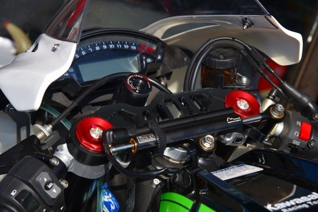 ZX-10R （16-/21-） トップブリッジ ブラック. | ハンドル＆ブレーキ