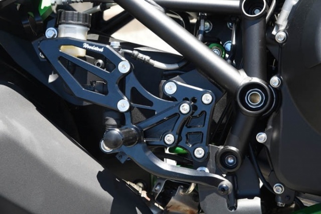 Ninja H2 SX(18-) バックステップキット (オールブラック/オール