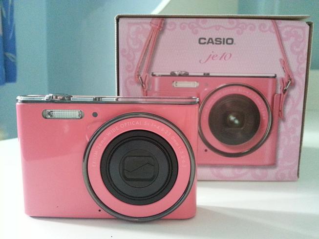 The Casio JE10 Camera is so tiny – Is It Worth Buying? | Working