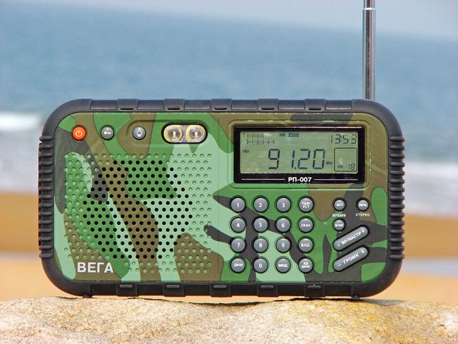 軍用短波ラジオ REDSUN RP007 16800円 防水・防塵・耐衝撃-【ワールド