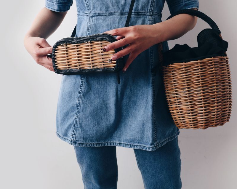 ebagos エバゴス 牛革ソフト籘付き長財布