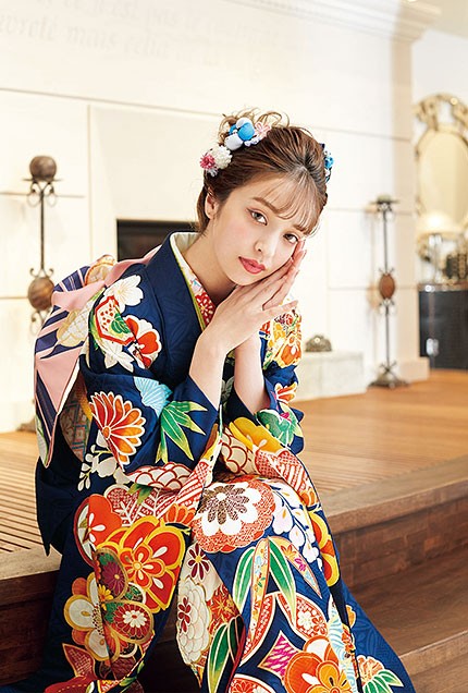 濃紫地に吉祥文様が映えるレトロな振袖【H-208】｜振袖ギャラリー