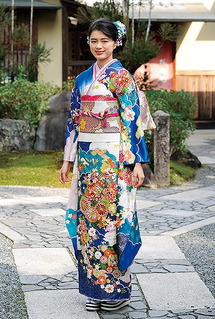 白と紺碧の地に古典柄が美しい振袖【KR-02】｜振袖ギャラリー｜浜松市