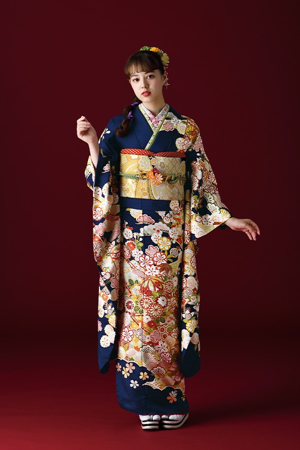 濃紺に金駒刺繍が美しい振袖【S513】｜振袖ギャラリー｜浜松市で成人式