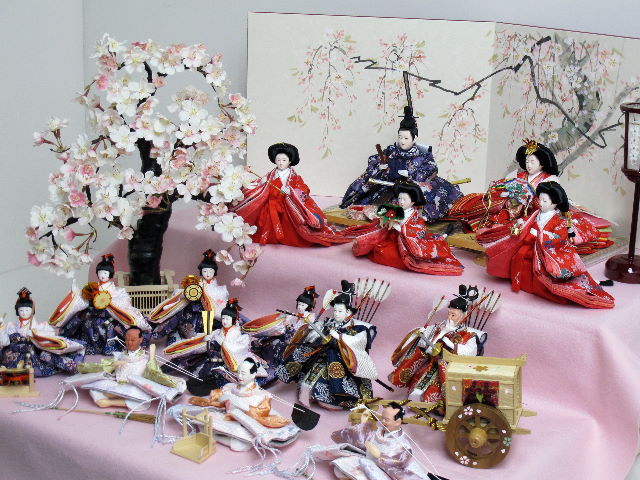 ワクワクする雛人形十五人揃い桜飾りが安い 雛人形三段飾り～広島市の