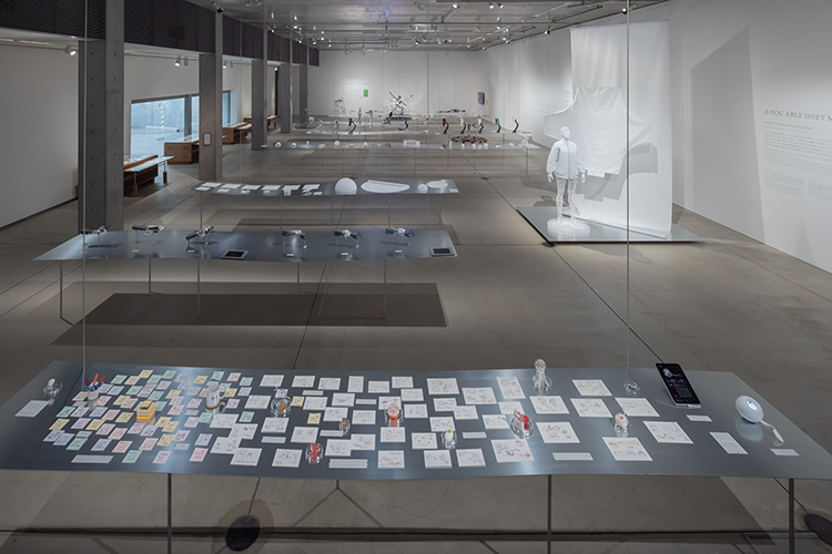 DOCUMENTS | 企画展「未来のかけら: 科学とデザインの実験室」会場風景