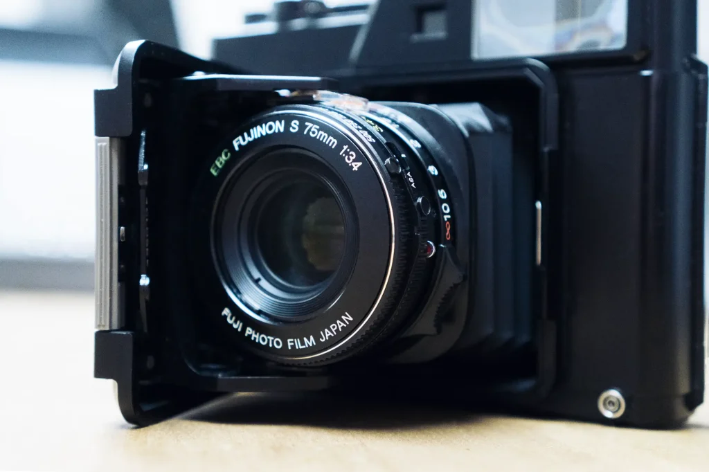 Fujica GS645 Professional - A 6x45 Rangefinder Review - By Rob