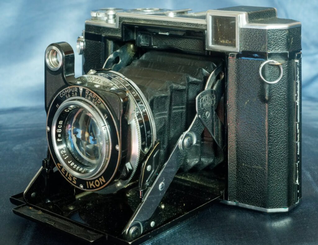 Super Ikonta 532/16 Review - An Ikon - By Bob Janes - 35mmc