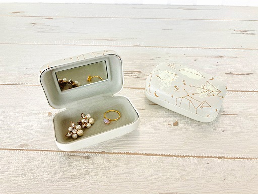 囚われのパルマ」シリーズとカプコンカフェとのコラボグッズの情報が公開