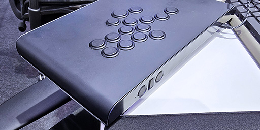 国内プロ格闘ゲーマーのこだわりを反映した「ZENAIM」のレバーレス