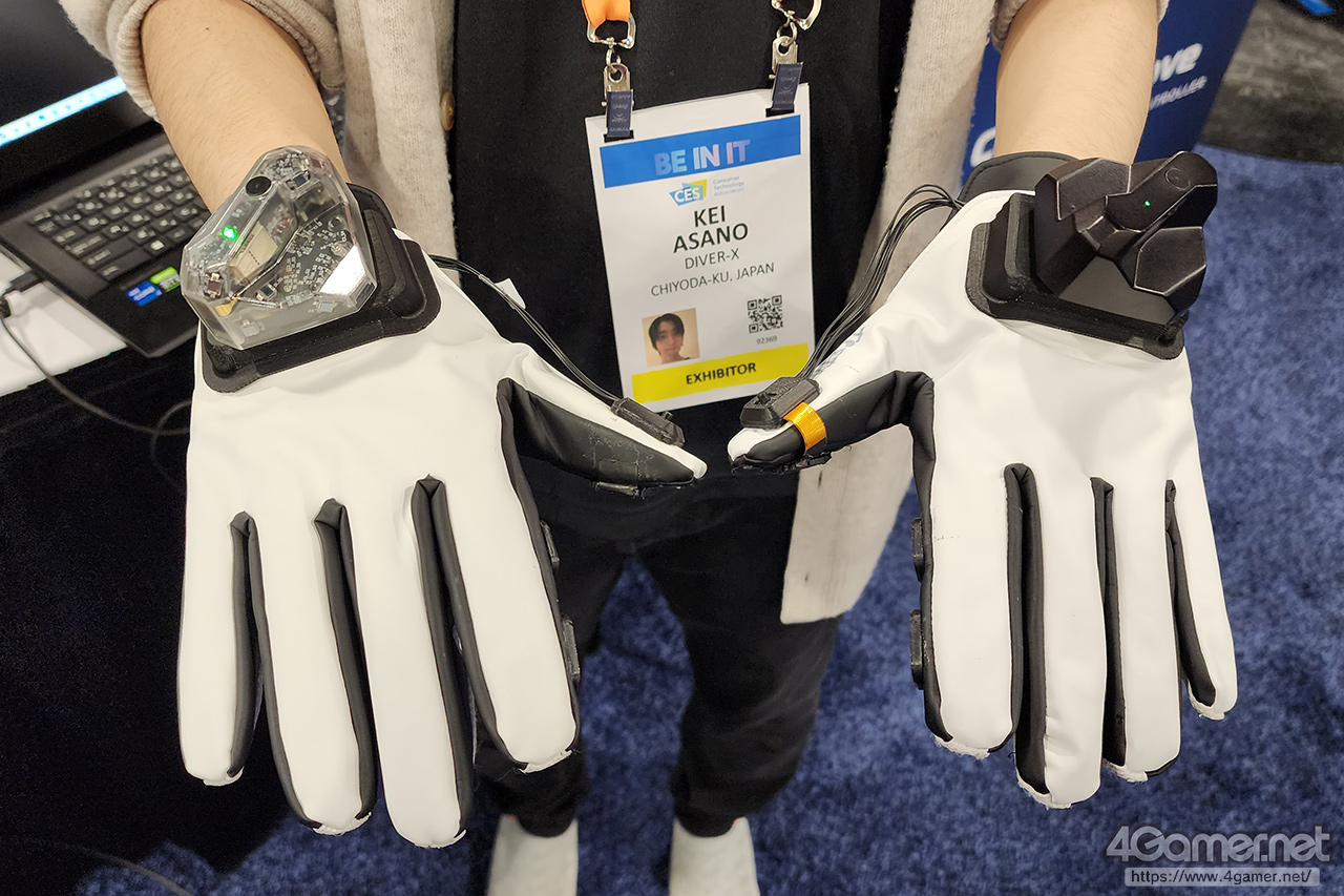 VRコントローラを置き換えられる手袋型デバイス「Contact Glove」を