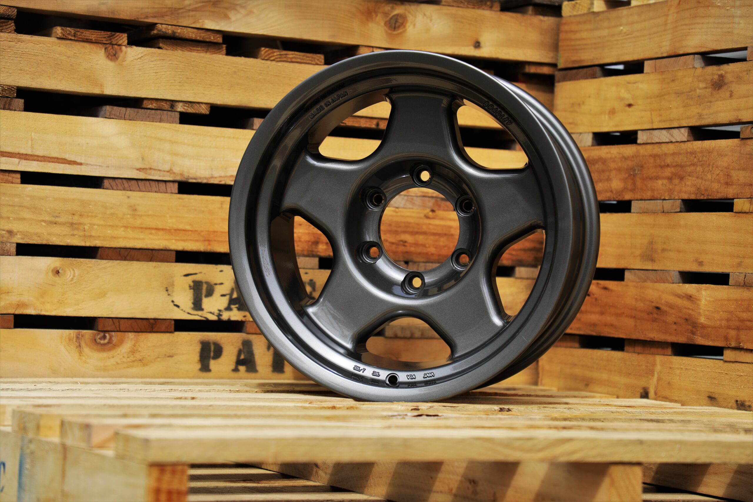 ブラッドレーV復刻サイズ発売中！ - フォーバイフォーエンジニアリング