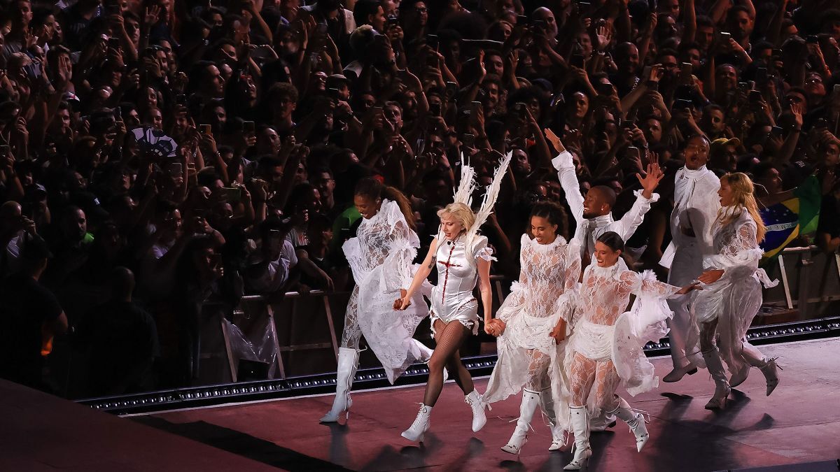 レディー・ガガ、ブラジルで無料コンサート 推計210万人が集結