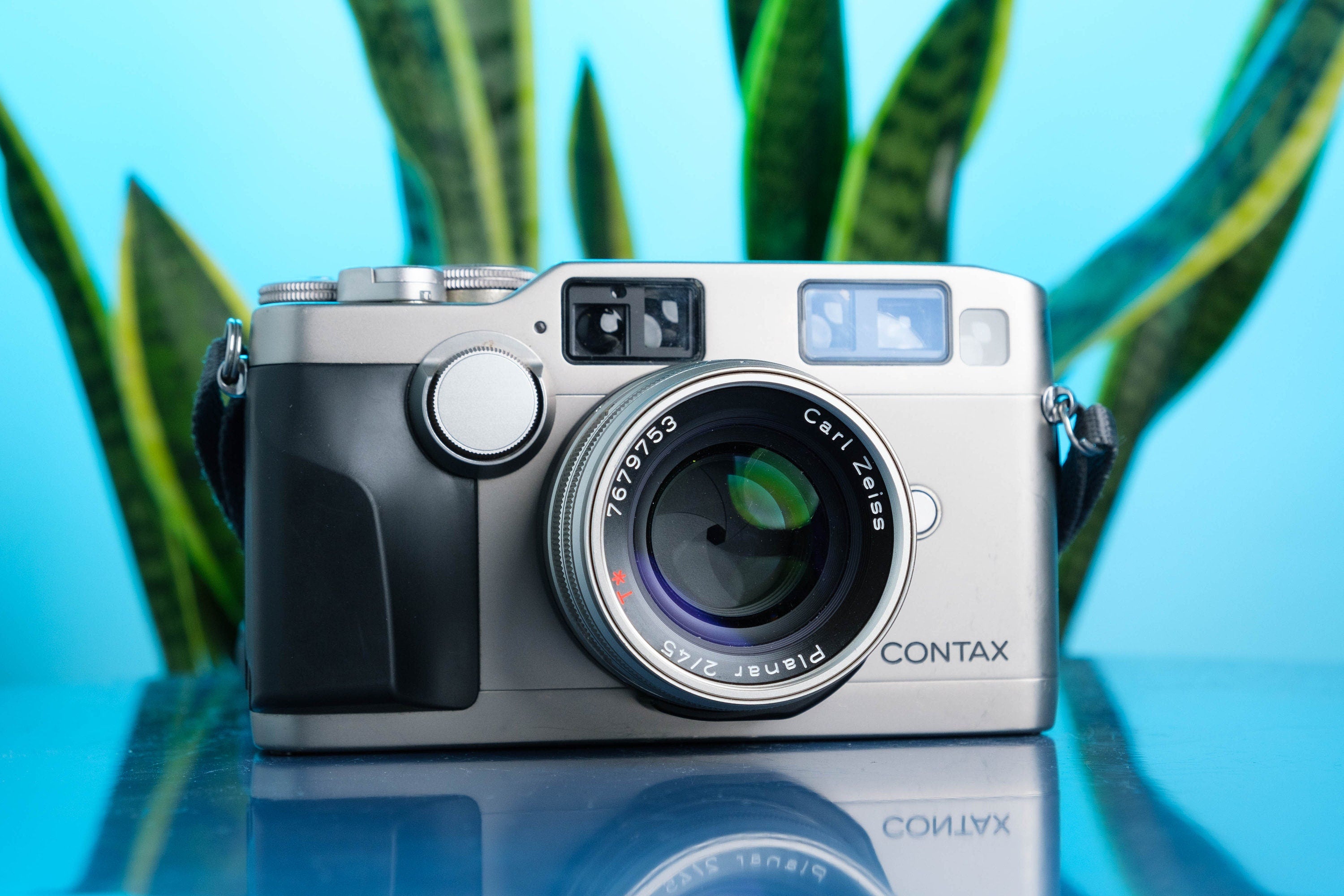 Contax G2 35mm Rangefinder Point and Shoot Film Camera + Carl