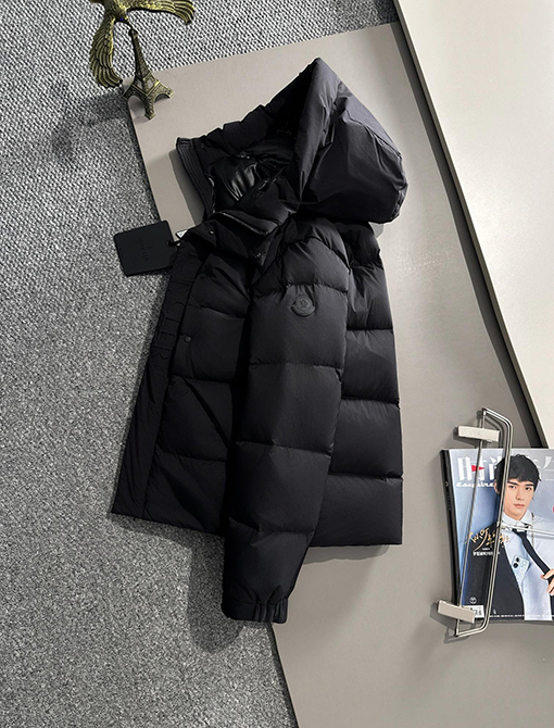 モンクレールスーパーコピー 黒武士の短いダウンジャケット 29,800円