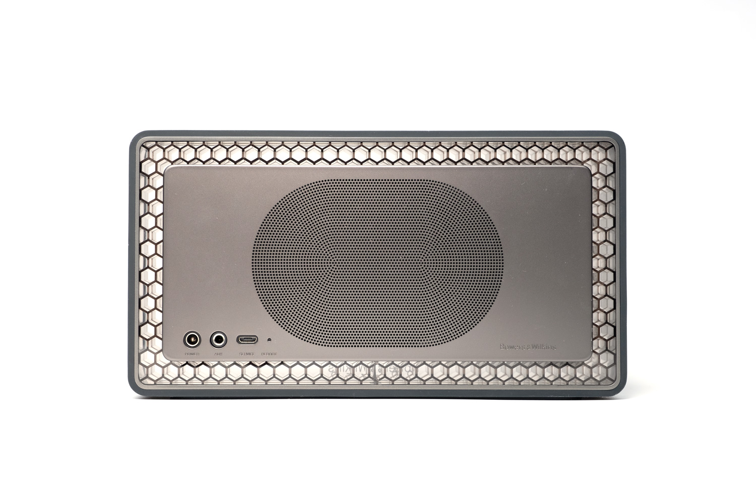 Bowers & Wilkins T7 レビュー！ 生々しい音がする高級Bluetooth