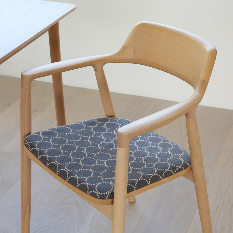 ヒロシマ マルニ ラウンディッシュ ミナペルフォネン 張座 2 Roundish