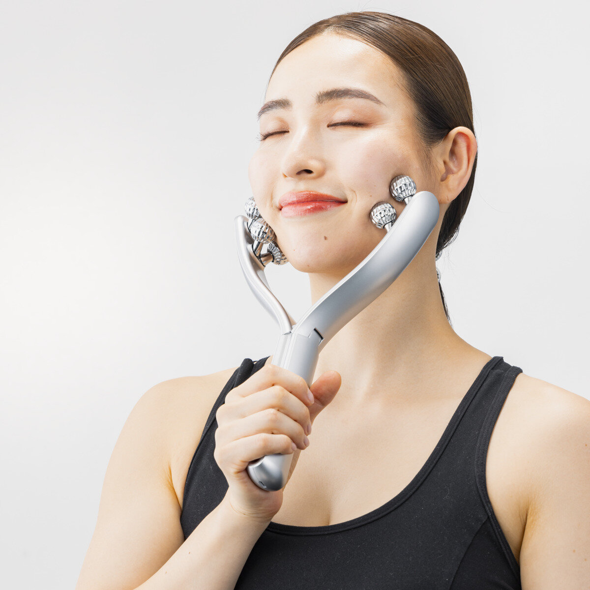 ニップラックス EMS 美顔ローラー べローラ NP-BRL23SV | Costco Japan