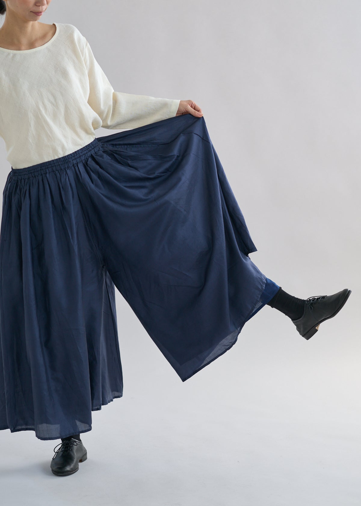 お値下げ！CALICO キャリコ 天然染マルベリシルクブーミーパンツ