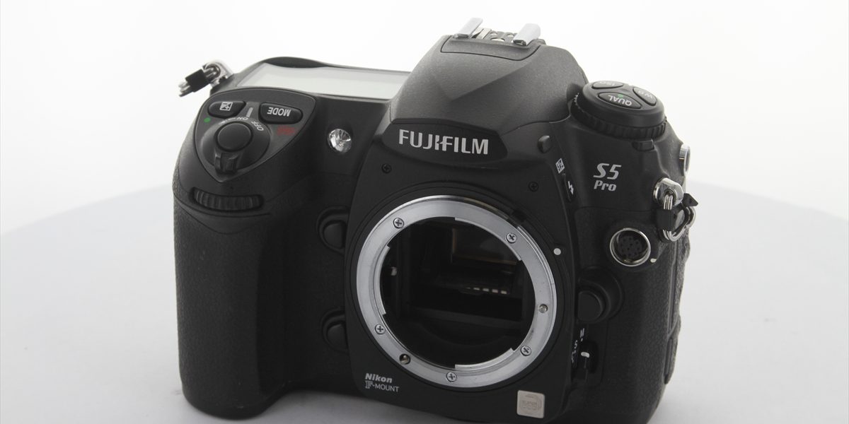 中古入荷情報】富士フイルム FinePix S5 Pro