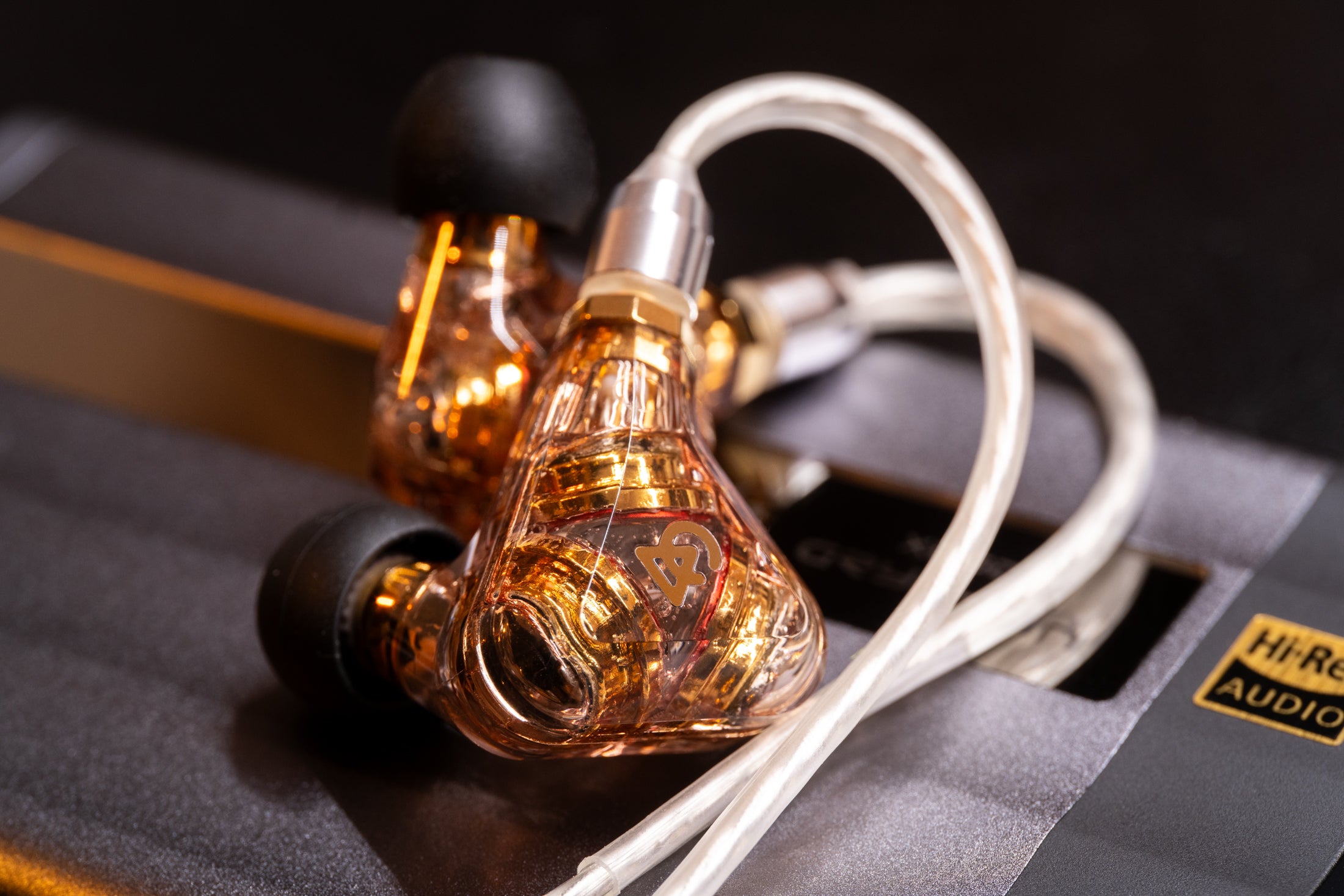 Trifecta 'Amber Radiance' – Campfire Audio