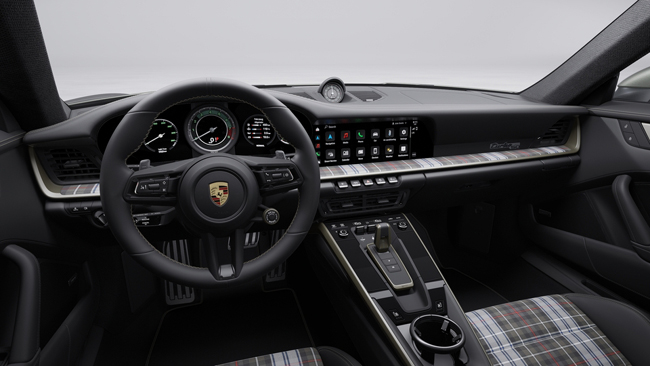 ポルシェ911ターボの誕生50周年を記念した特別仕様車が登場。販売台数