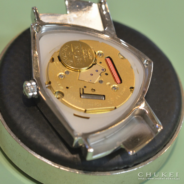 ベンチュラの電池交換とネジ穴の”みてくれ”のようなもの。 | 中慶時計