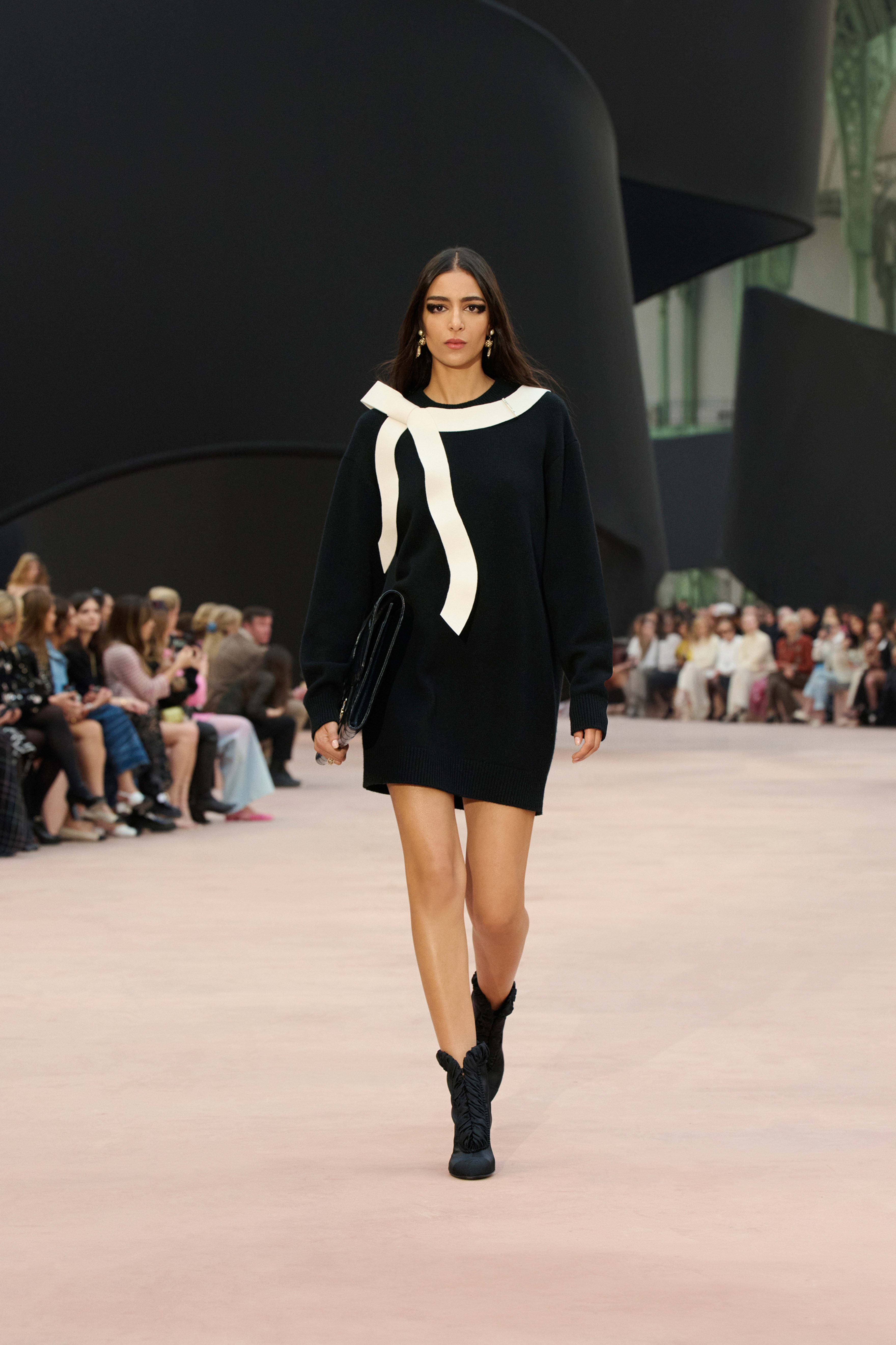 ショート ドレス - カシミヤ、ブラック & エクリュ — ファッション