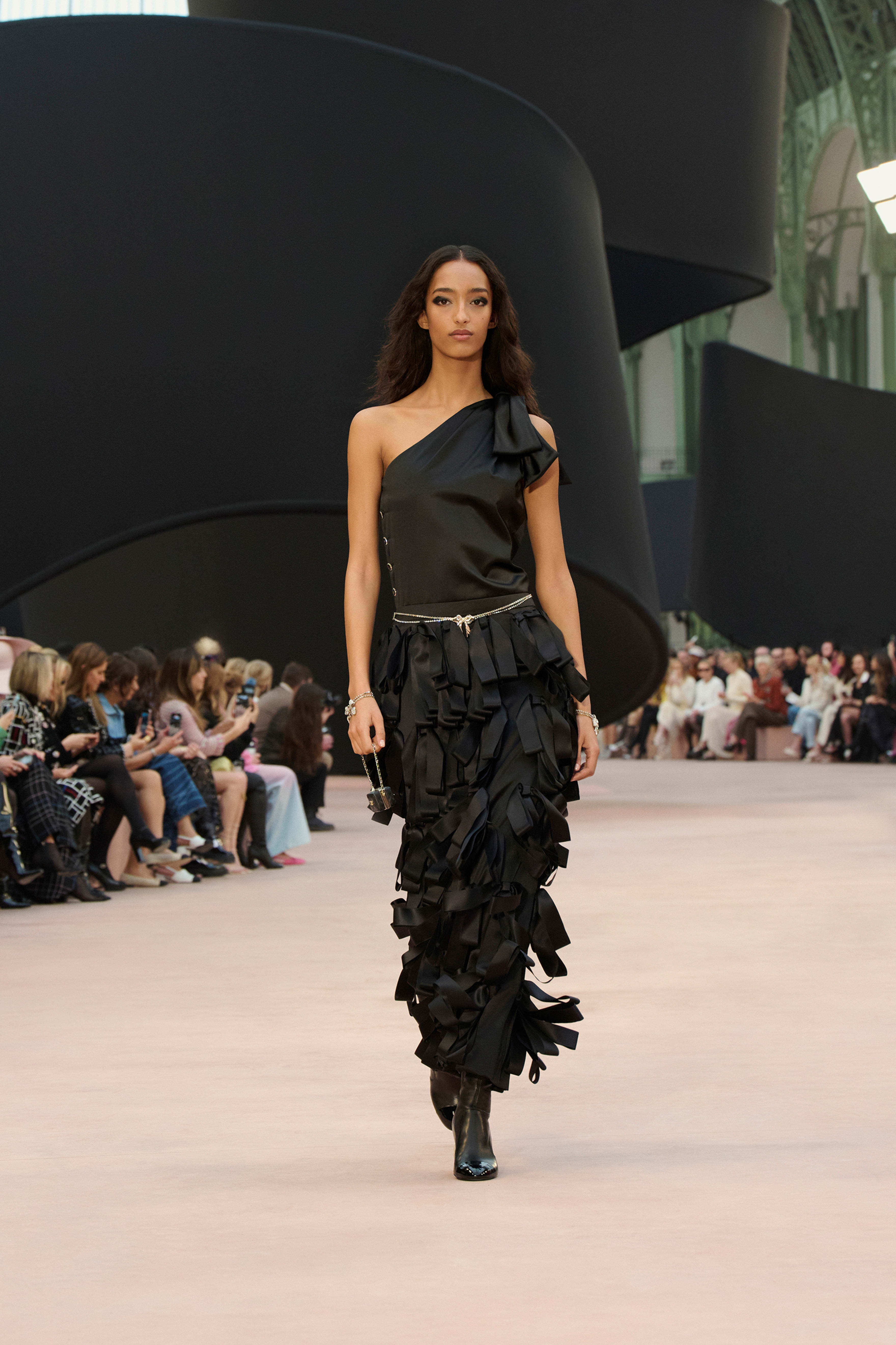 ロング ドレス - エンブロイダリー シルク サテン、ブラック