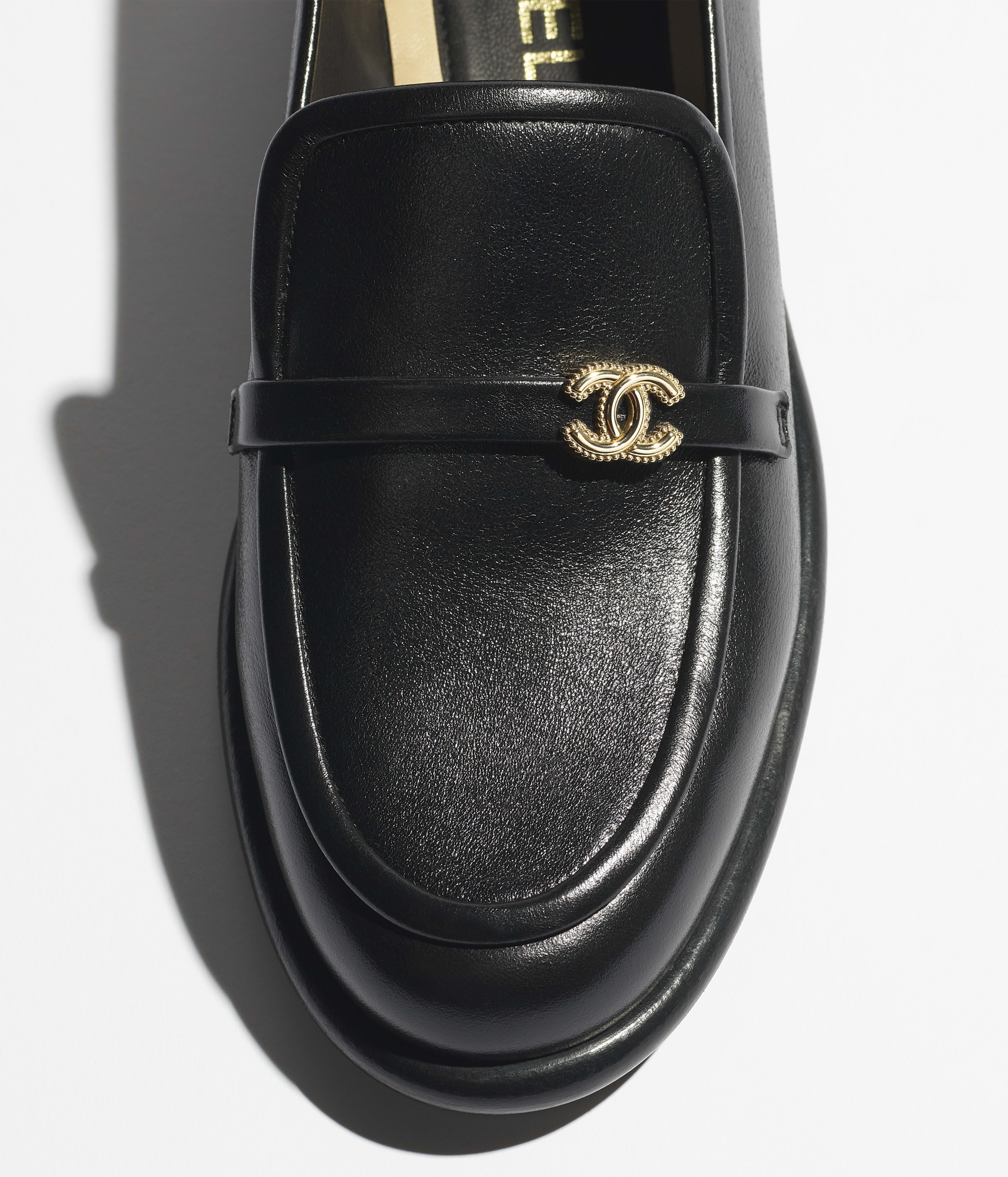 ローファー - シャイニー カーフスキン、ブラック — ファッション