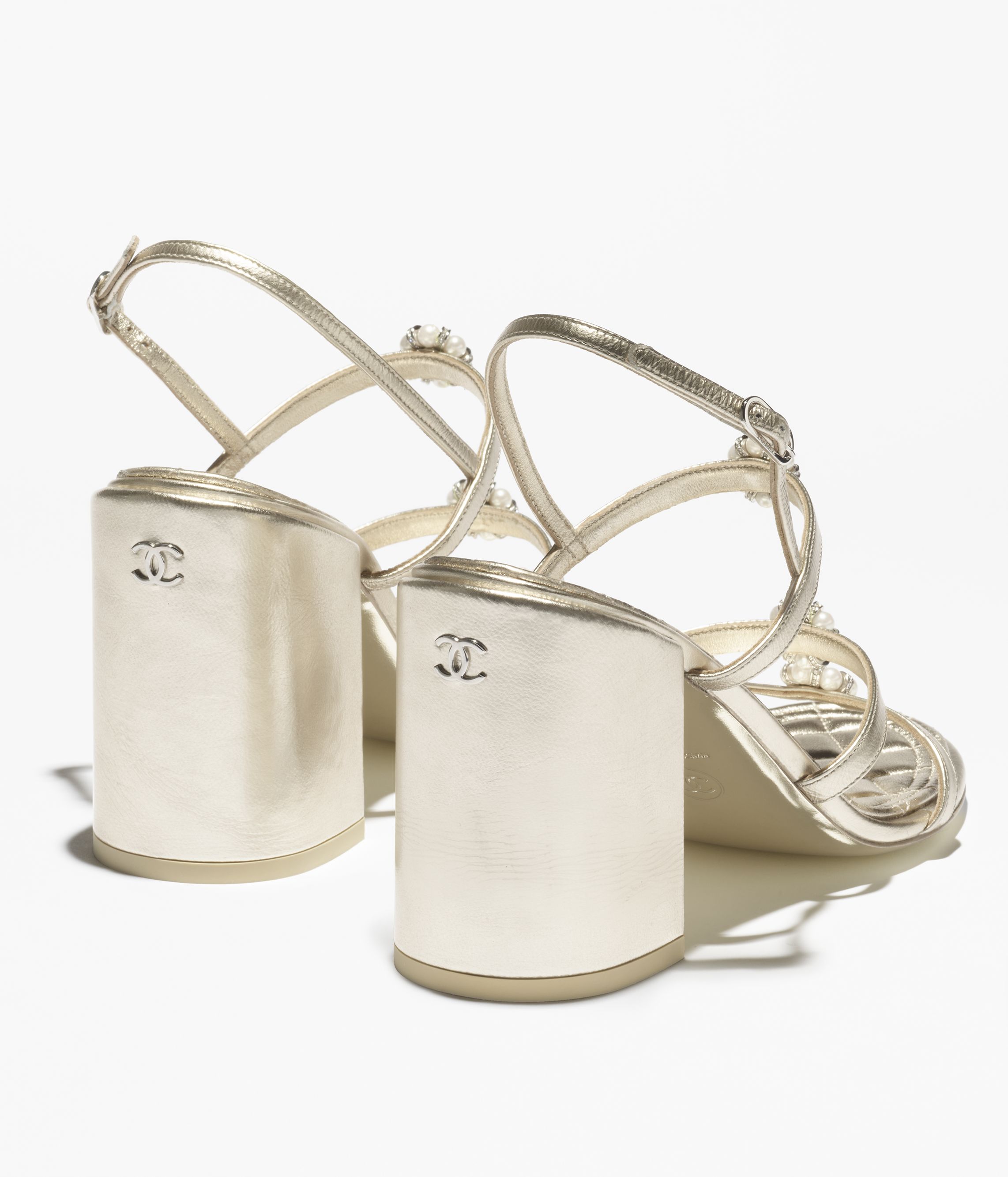 サンダル - ラミネート ラムスキン、ゴールド — ファッション | CHANEL