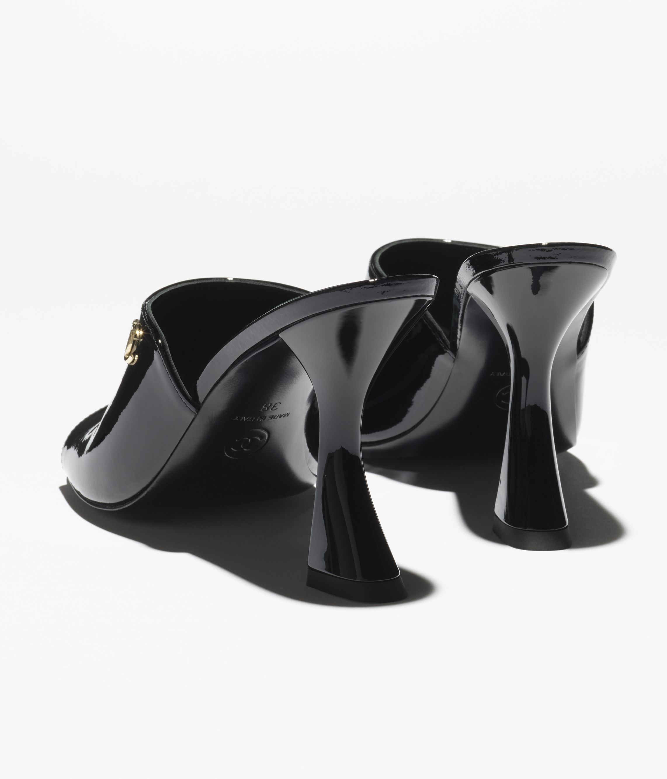 ミュール - パテント カーフスキン、ブラック — ファッション | CHANEL