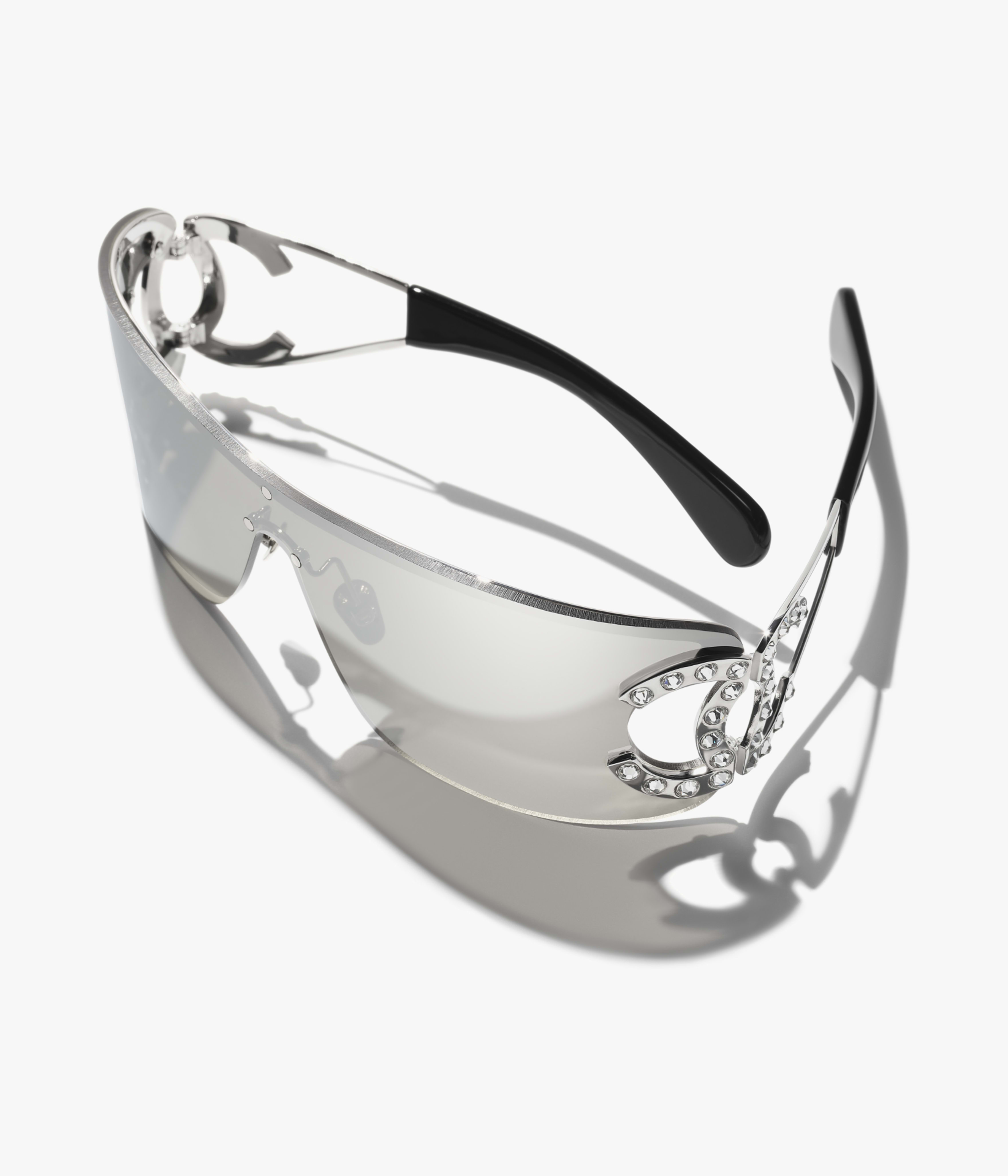 CHANEL サングラス: シールド シェイプ サングラス, メタル & ストラス