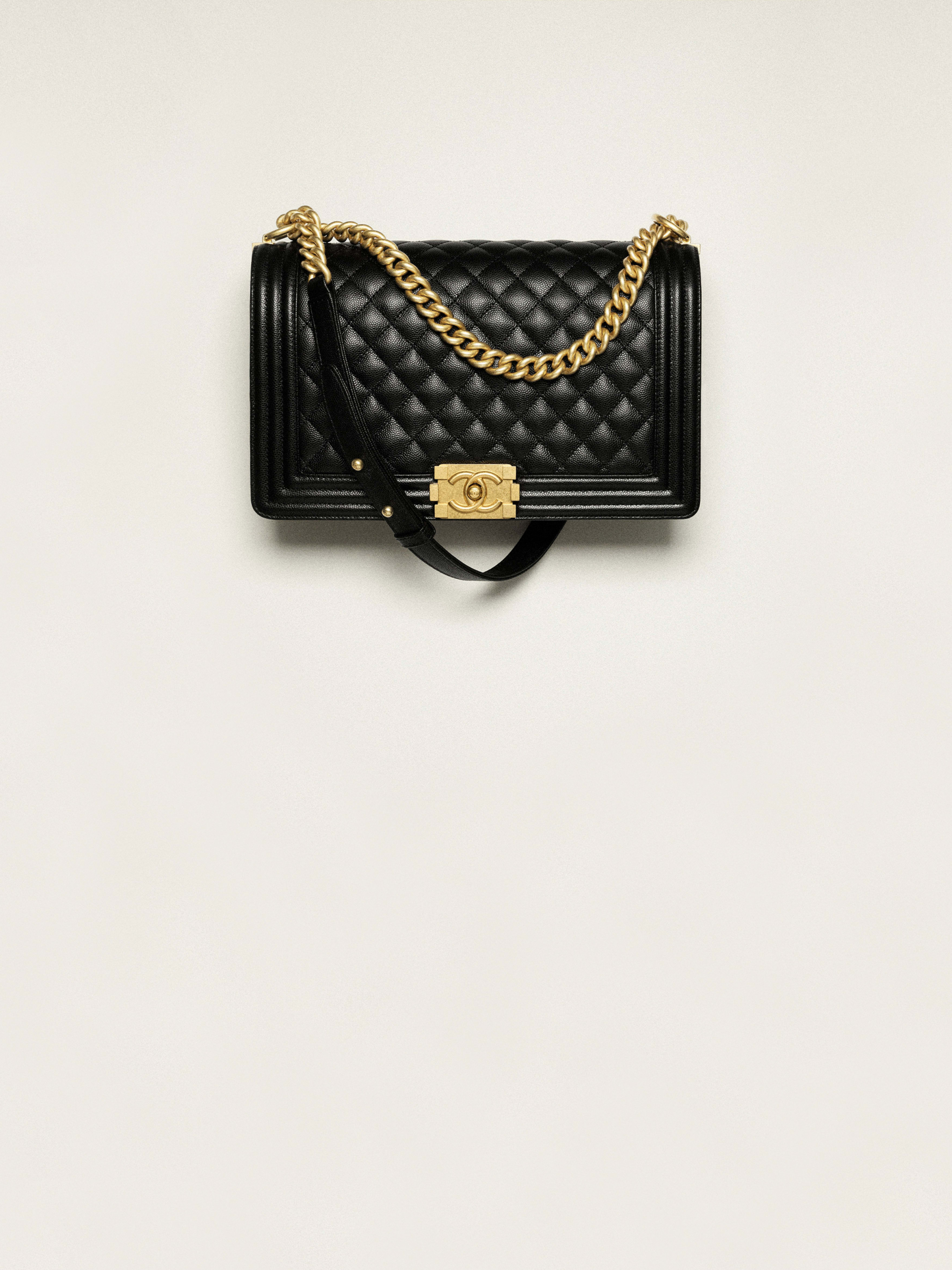 Boy chanel ラージ ハンドバッグ、グレインド カーフスキン、ブラック