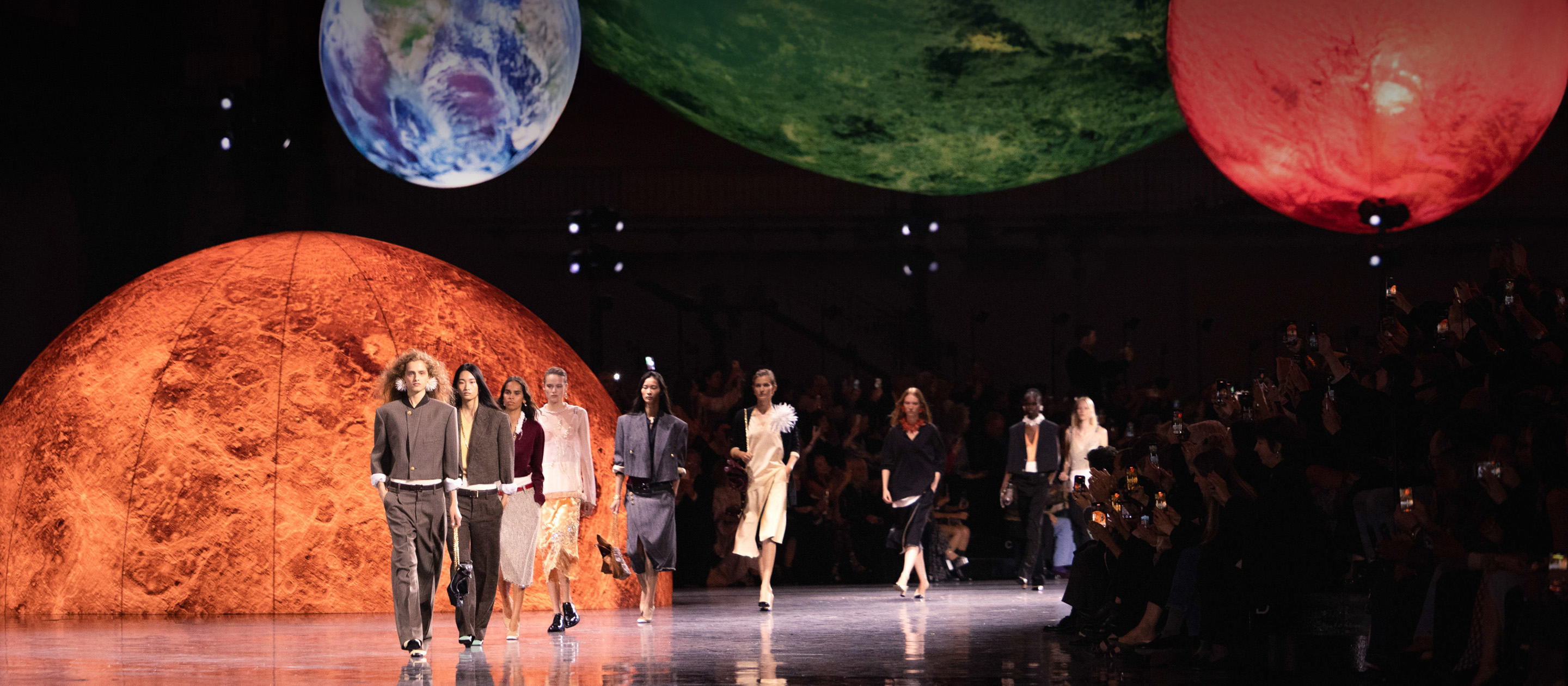 Fashion shows, Ready-to-Wear and Accessories Collections | CHANEL