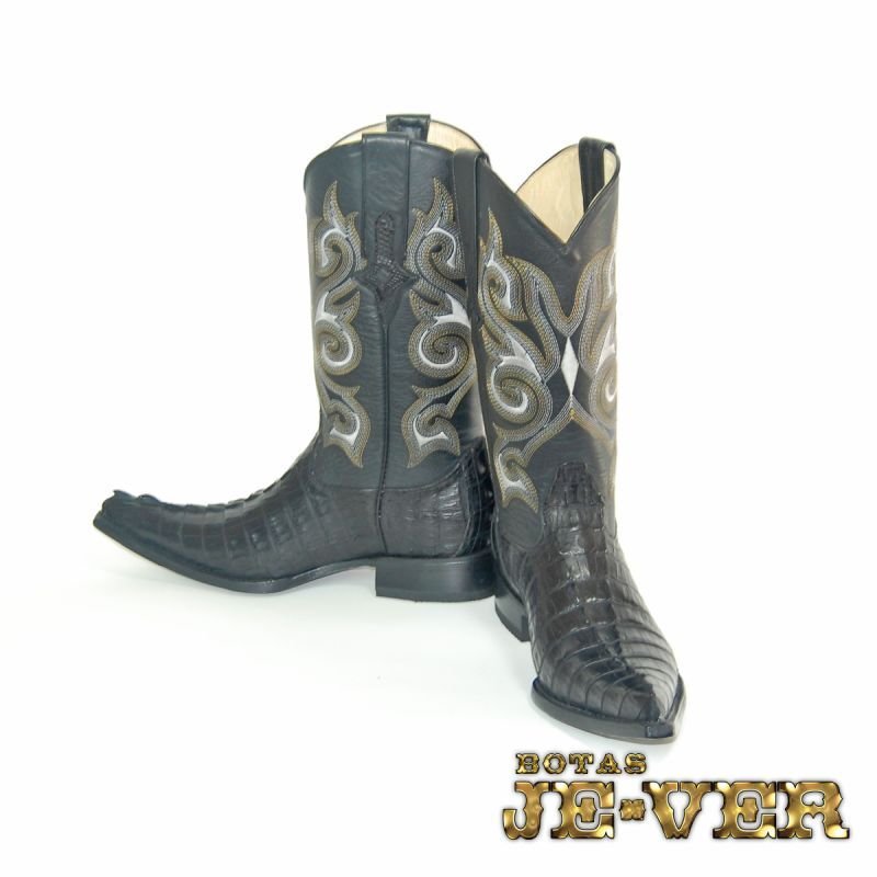 ウエスタンブーツ専門店 本格派ブーツをメキシコから直輸入