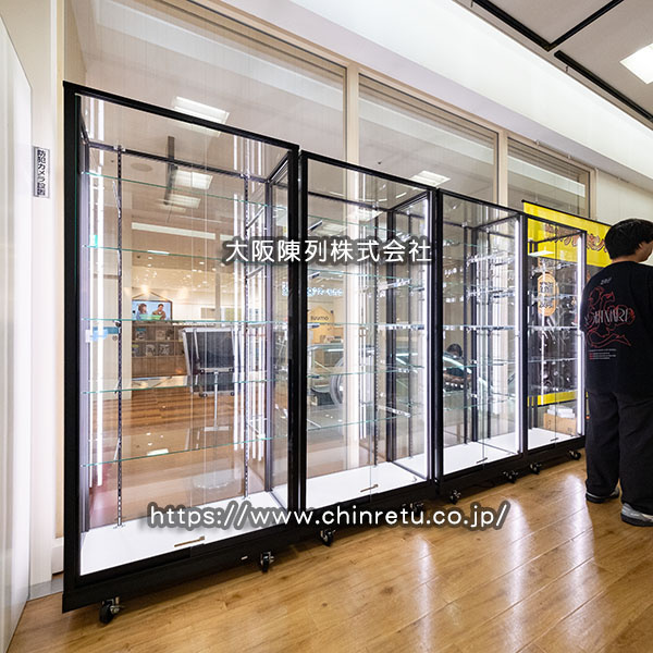 ガラスショーケースにおける照明の効果／ショーケース販売の大阪陳列