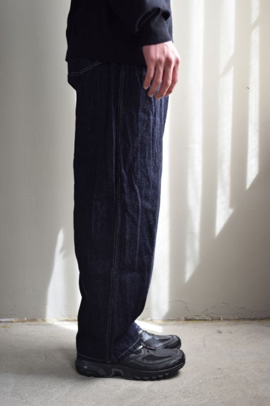 COMOLI (コモリ) デニム ベルテッド パンツ [NAVY]
