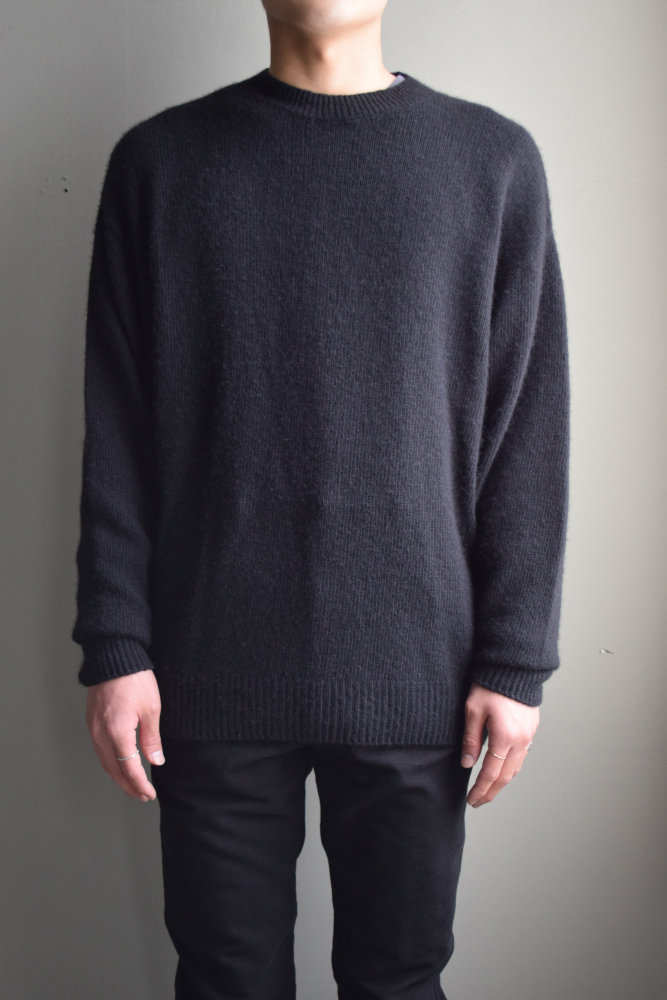 COMOLI (コモリ) カシミヤ製品染 クルーネックニット [BLACK]